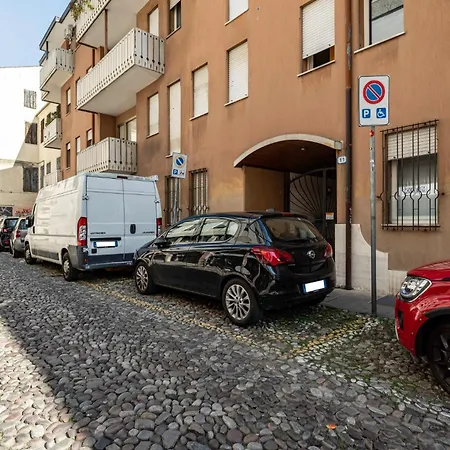 Lägenhet Guesthost - Near Cathedral *